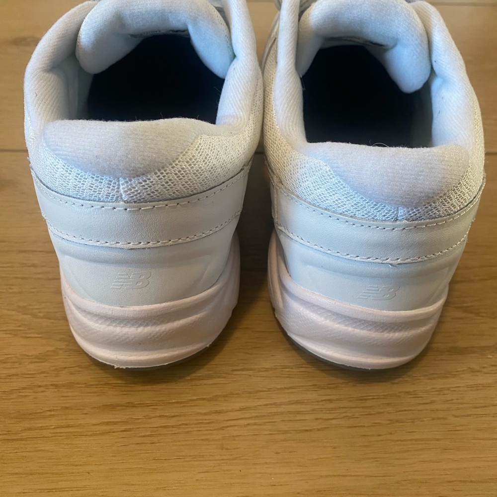 New Balance Womens 411 WW411HW2 White
Running Shoes Hook And Loop Size - Picture 4 of 6